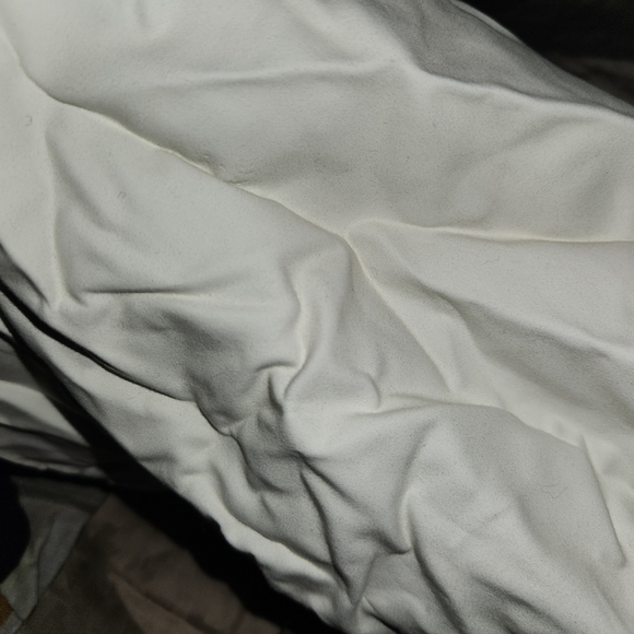 2 drapes panels 3x6 each with hooks - Picture 3 of 4